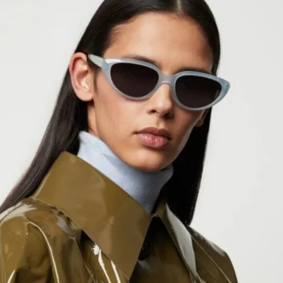 NEW CELINE WOMEN CAT EYE SUNGLASSES CELINE CL40220U 84A BLUE GREY EYEWEAR - Picture 1 of 5